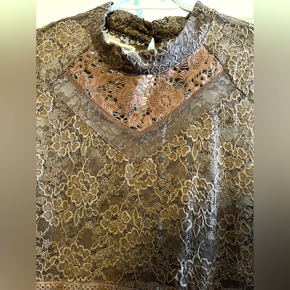 Ladies plus size dusty rose pink lace top from Maurices - Picture 2 of 8